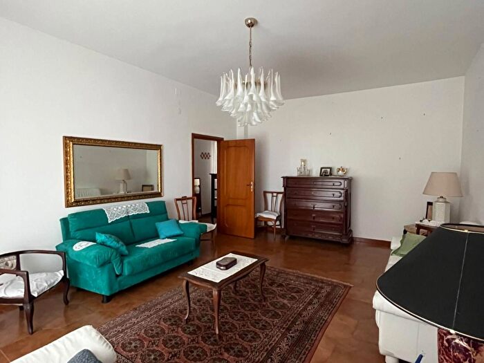 Appartamento trilocale in vendita in Via Federico di Svevia, Ginosa