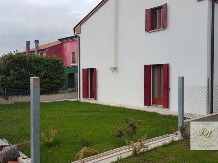 Casa trilocale in vendita in deserto, Centro Storico, Este