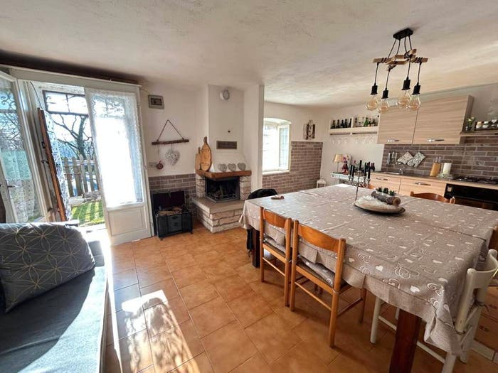 Casa bilocale in vendita in Contrada Chiomati, Erbezzo