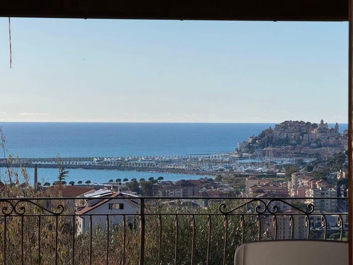 Casa con 6 locali in vendita in Via Fanny Roncati Carli, Oneglia, Imperia