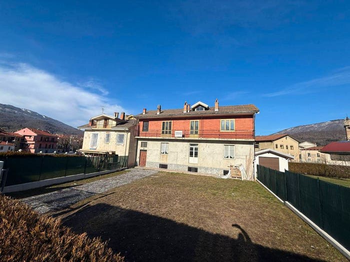 Casa con 6 locali in vendita in Piazza Bartolomeo Domenico Indemini, Centro, Garessio
