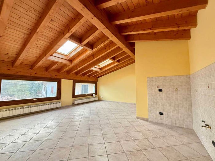 Appartamento trilocale in vendita in Via Mologno, Casazza