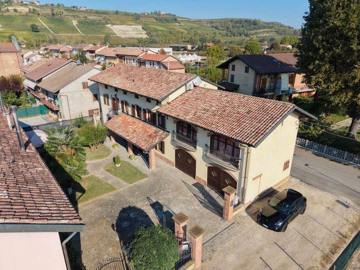 Casa con 6 locali in vendita in Corso Guglielmo Marconi, Sant'antonio, Magliano Alfieri