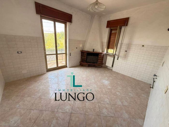 Appartamento con 5 locali in vendita in Gionchetto, Latina