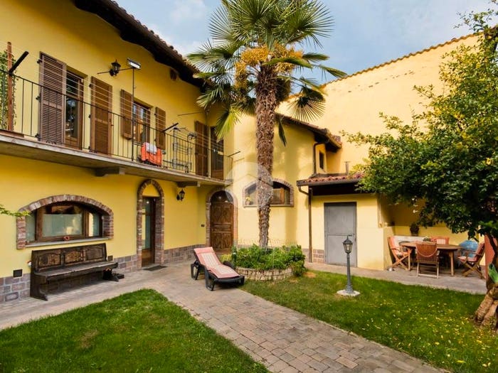 Casa con 6 locali in vendita in Via Umberto I, Centro, Bra