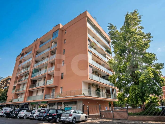 Appartamento trilocale in vendita in Viale della Grande Muraglia, Torrino, Roma