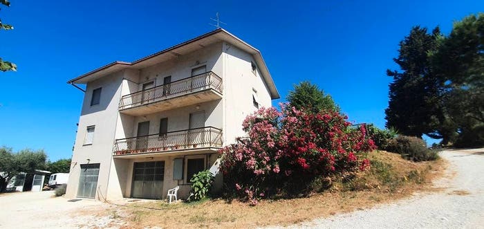 Casa con 6 locali in vendita in Contrada Alberotondo, Macerata