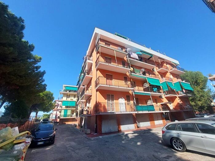 Appartamento bilocale in vendita in Via Giardini, Borghetto Santo Spirito