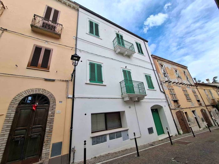 Casa con 6 locali in vendita in Via Italo De Berardinis, Centro, Nereto