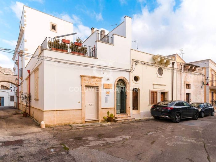 Casa con 6 locali in vendita in Via Crispi ang Via Monfalcone, Avetrana