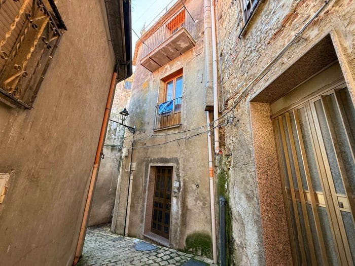 Casa con 6 locali in vendita in Via Curlandia, Pettineo