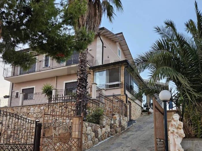 Casa con 6 locali in vendita in contrada grotta nera, Gagliano Castelferrato