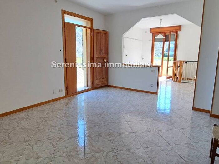 Appartamento con 5 locali in vendita in Centro, Montelabbate