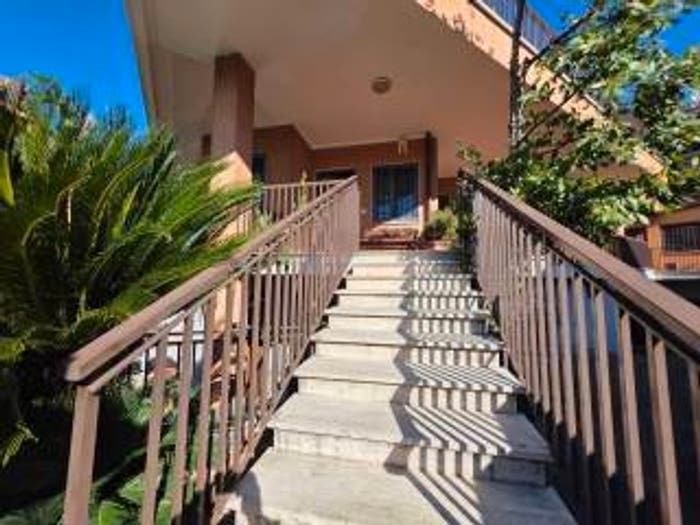 Casa con 6 locali in vendita in Via Costantiniana, Labaro, Roma