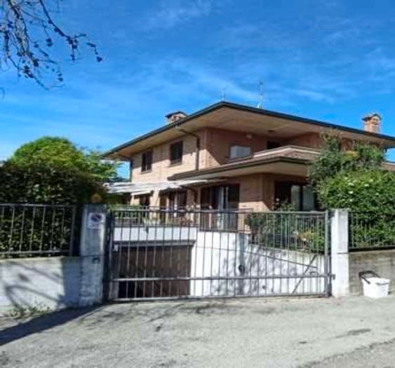 Casa con 5 locali in vendita in Via Zara, Centro, Inverigo