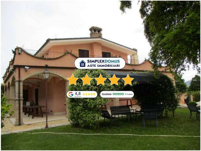 Casa con 6 locali in vendita in Via Moncocitto, Cepagatti