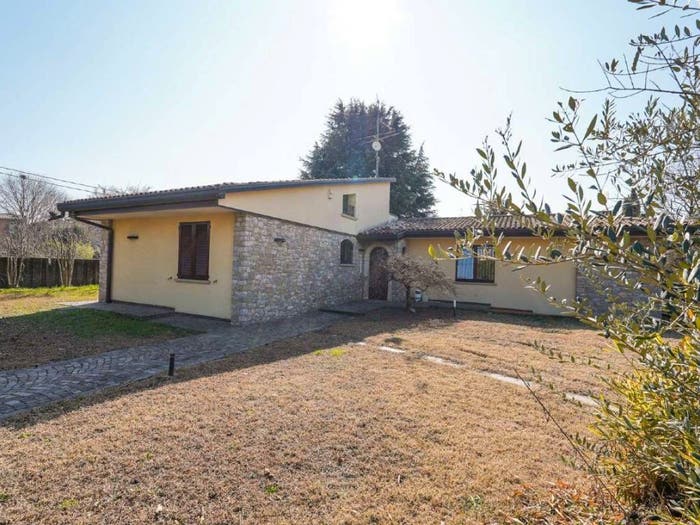 Casa quadrilocale in vendita in via FRANCESCO PETRARCA, Bonate Sotto