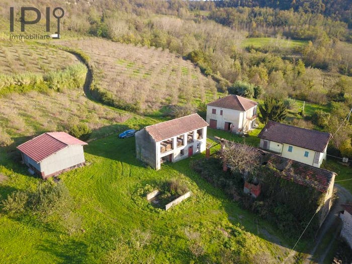 Casa con 6 locali in vendita in Loc Satragni, Montechiaro d'Acqui