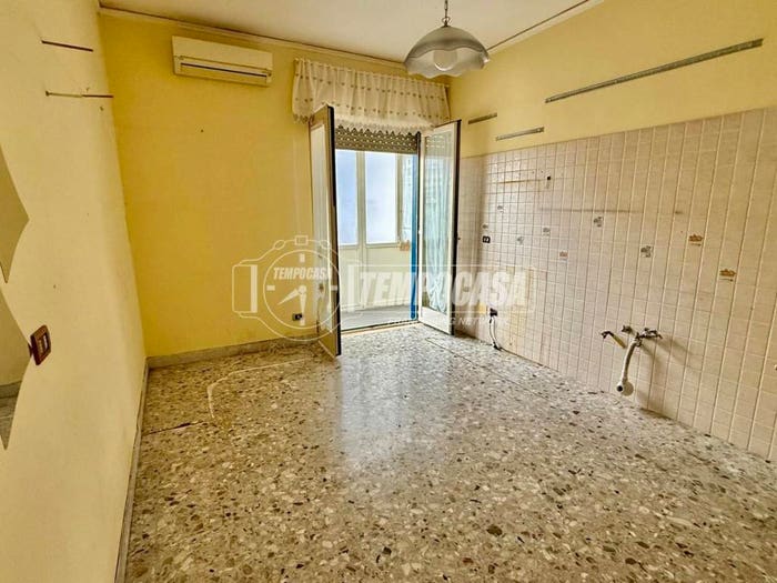 Appartamento trilocale in vendita in Via Tiberio, Fuorigrotta, Napoli