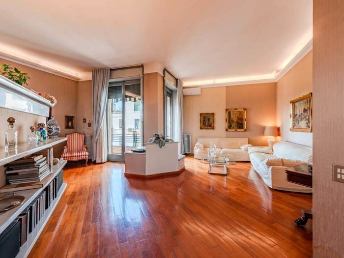 Appartamento quadrilocale in vendita in Repubblica, Milano