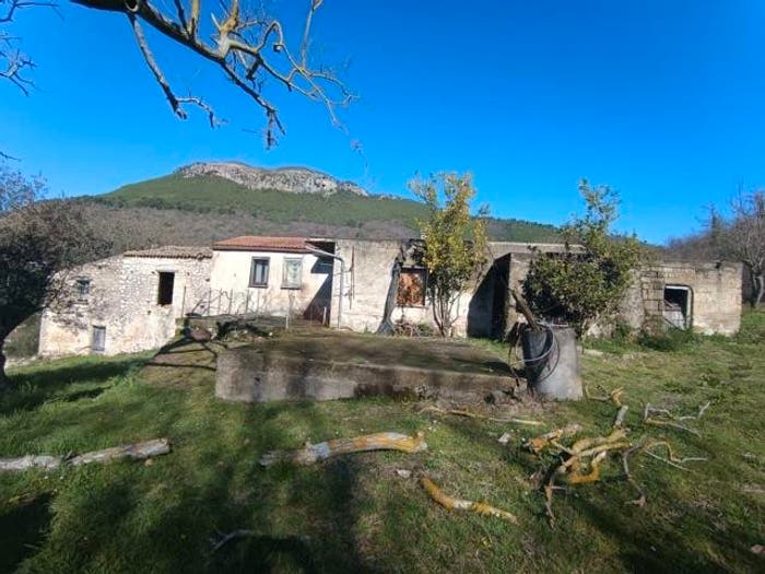 Casa con 5 locali in vendita in Strada Vicinale Cantoni, Pratella