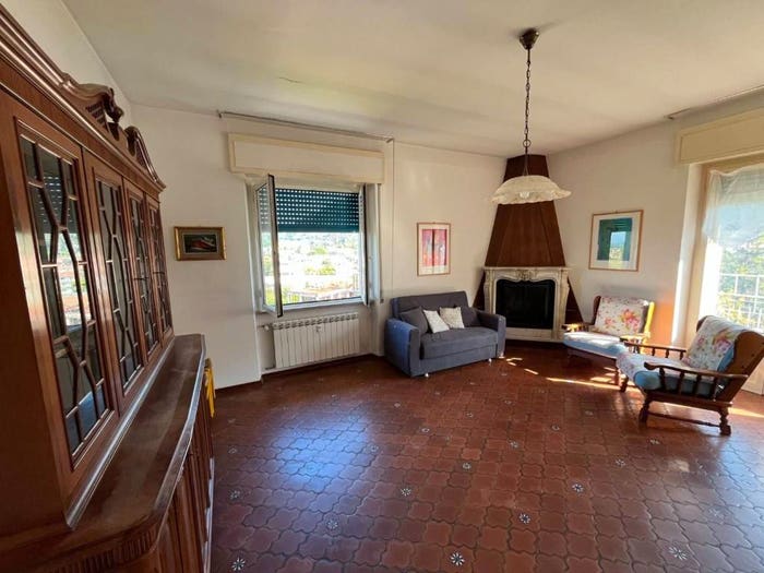 Appartamento con 5 locali in vendita in Centro, Massa