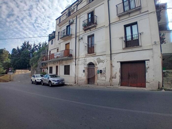 Appartamento trilocale in vendita in Corso Mazzini, Centro, Carolei