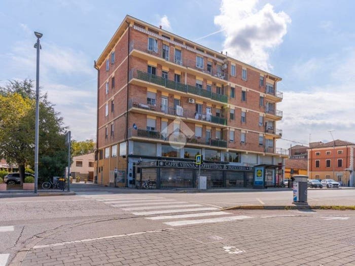 Appartamento trilocale in vendita in Via Bologna, Foro Boario, Ferrara