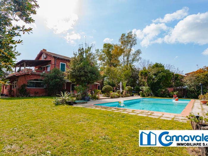 Casa con 6 locali in vendita in Clivo delle Case Basse, Acilia, Roma