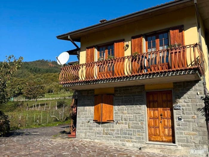 Casa con 6 locali in vendita in Via Castello, Comano
