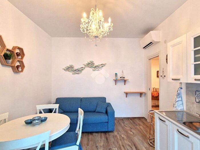 Appartamento trilocale in vendita in Via Manzoni, Centro, Loano