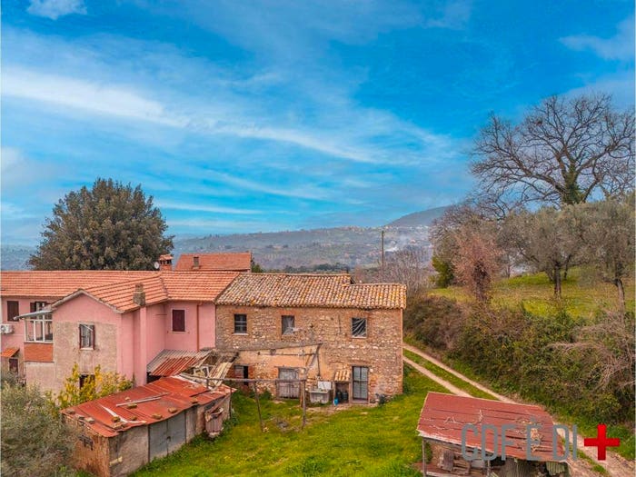 Casa trilocale in vendita in Centro, Torri in Sabina