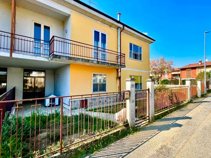 Casa con 6 locali in vendita in Via Papa Giovanni XXIII, Centro, Linarolo