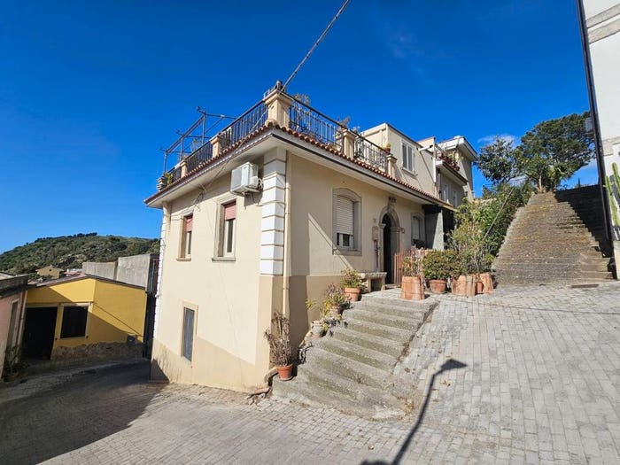 Casa con 6 locali in vendita in Via Lucania, Rodì, Rodì Milici