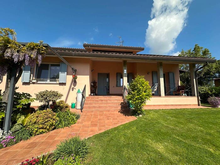 Casa con 6 locali in vendita in Viale Andrea Costa, Centro, Casalfiumanese