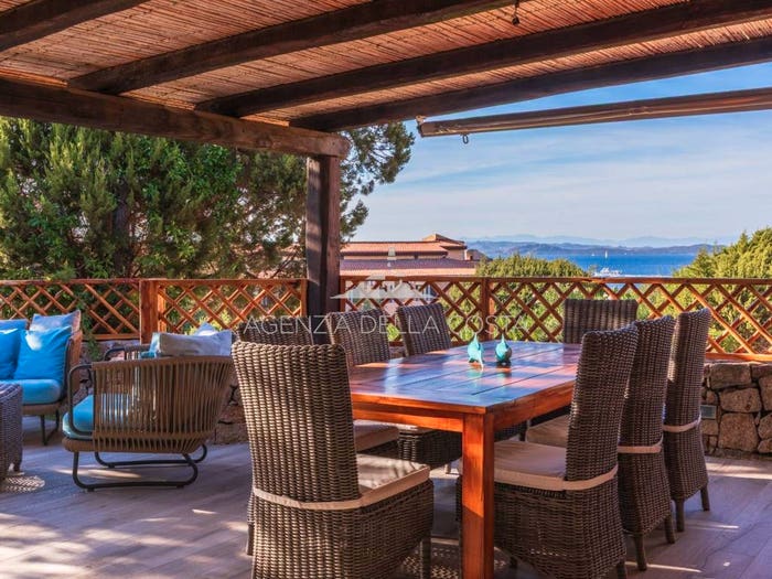 Appartamento con 6 locali in vendita in Via Tre Monti, Baja Sardinia, Arzachena