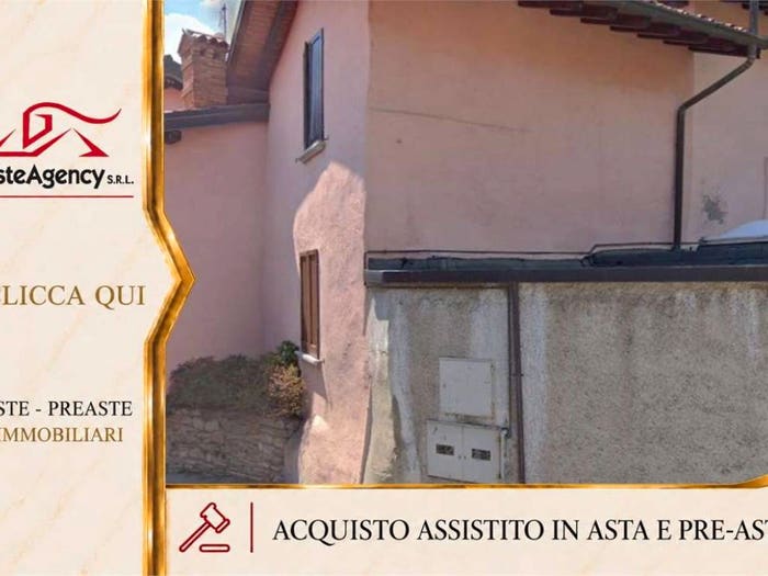 Casa quadrilocale in vendita in Via Volta, Lipomo