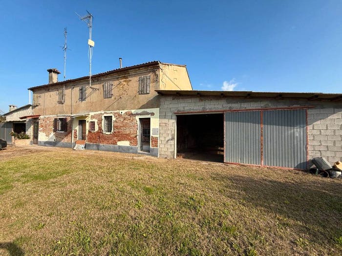 Casa con 6 locali in vendita in Via Gresolo, Argenta