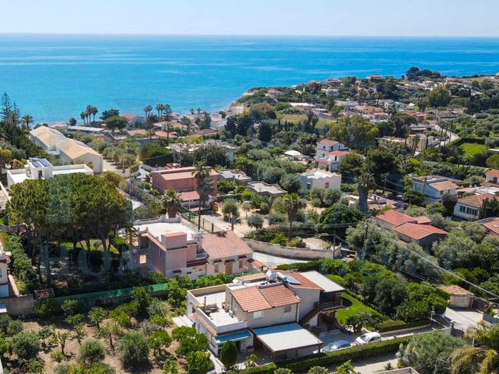 Casa con 6 locali in vendita in Viale Papa Giovanni Paolo II, Avola
