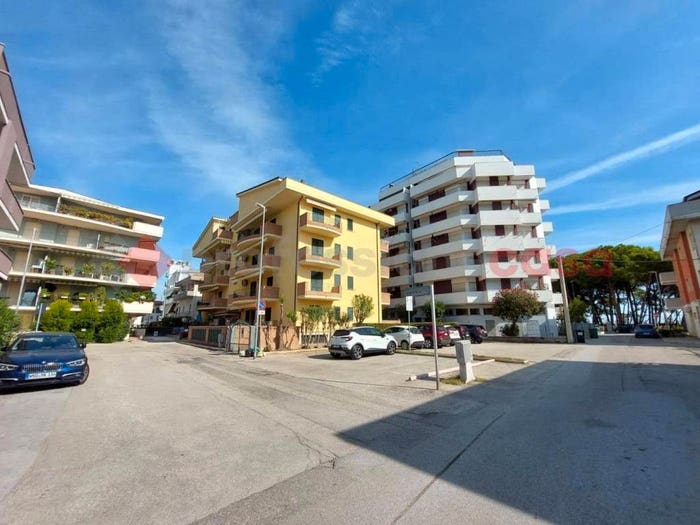 Appartamento trilocale in vendita in Via Versilia, Lungomare Marconi, Alba Adriatica