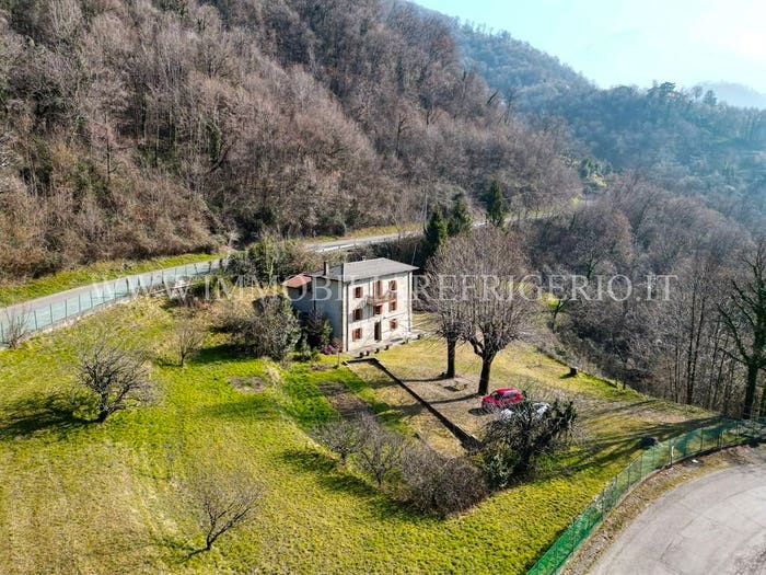 Casa con 6 locali in vendita in via Carenno, Calolziocorte