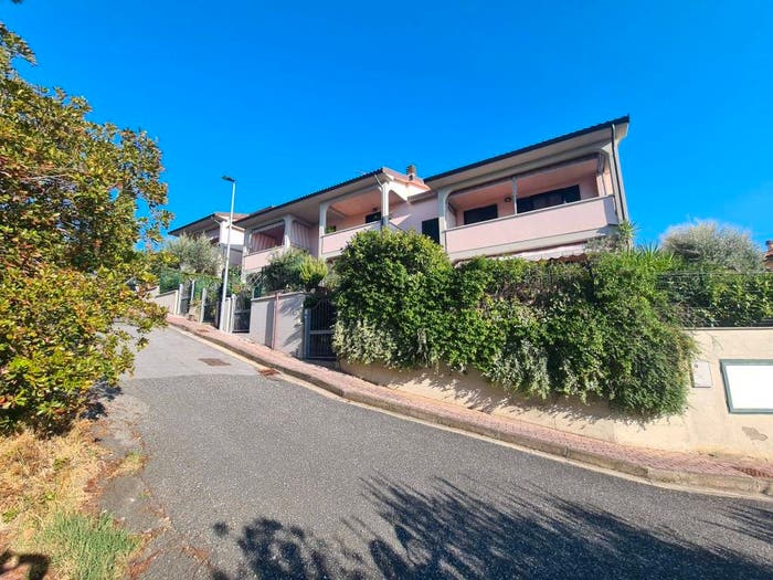 Appartamento bilocale in vendita in Via Roma, Castellina Marittima