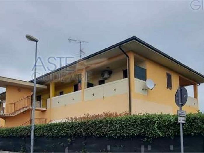Appartamento quadrilocale in vendita in Via VIII Marzo, Centro, Borgo Ticino