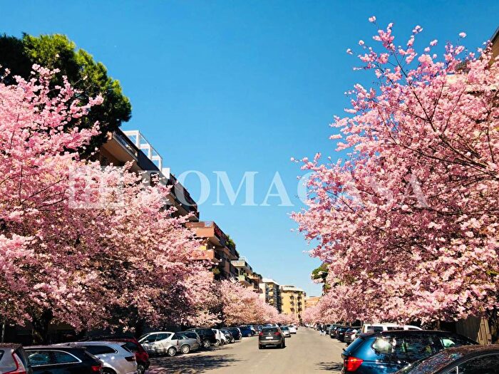 Appartamento trilocale in vendita in Via Carlo Conti Rossini, Navigatori, Roma