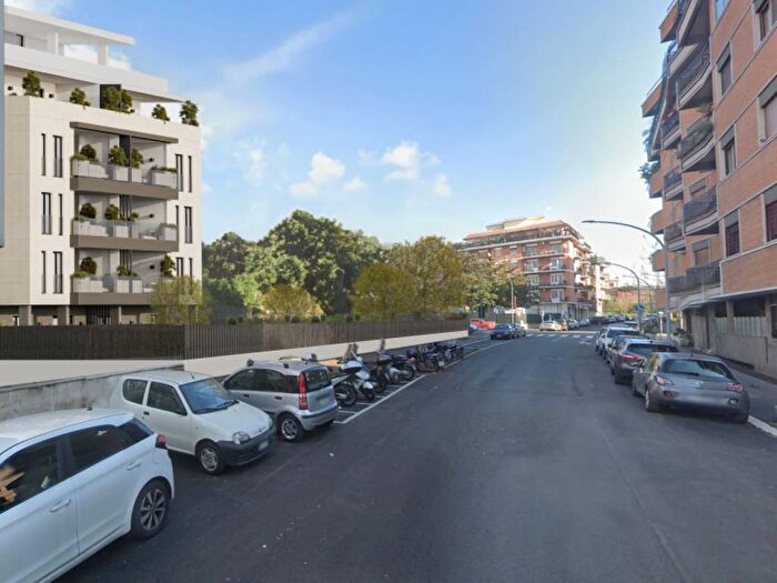 Appartamento trilocale in vendita in Via Otricoli, Furio Camillo, Roma