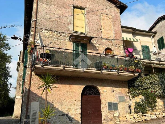 Appartamento trilocale in vendita in Via dei Morroni, Olevano Romano