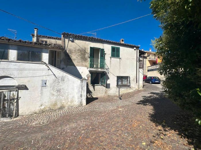 Casa quadrilocale in vendita in Vico Terzo del Colle, Centro, Penne
