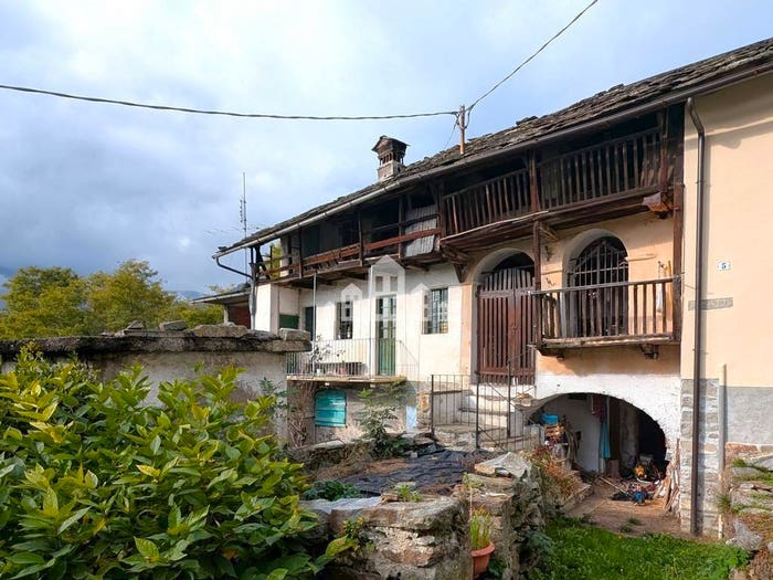 Casa trilocale in vendita in vicolo Brofferio, Traversella
