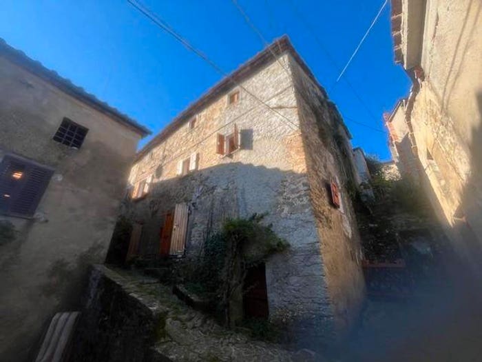 Casa con 6 locali in vendita in Montagnana, Marliana
