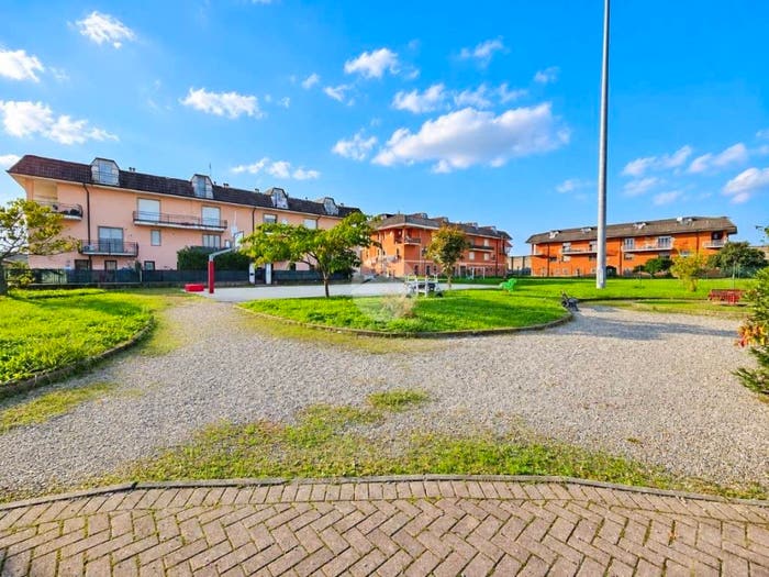 Appartamento quadrilocale in vendita in Via Carpi, Rondissone